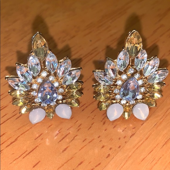Jewelry - ✨ GORGEOUS RHINESTONE STUDS